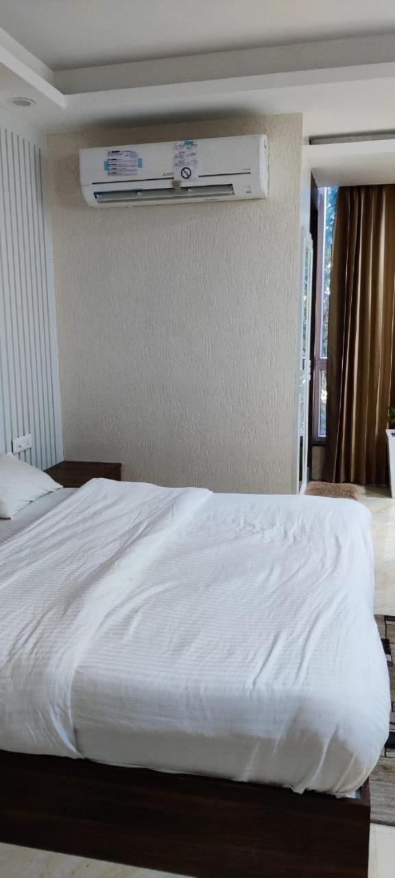 Hotel Maira Дехрадун Екстериор снимка