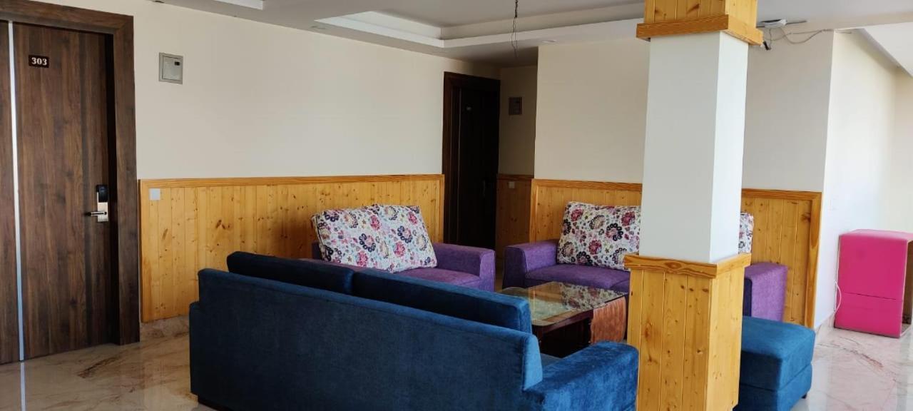 Hotel Maira Дехрадун Екстериор снимка