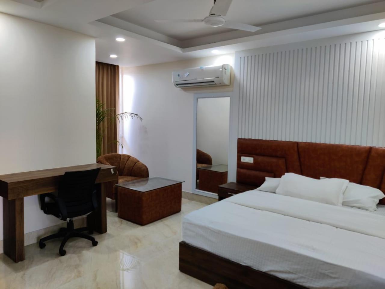 Hotel Maira Дехрадун Екстериор снимка