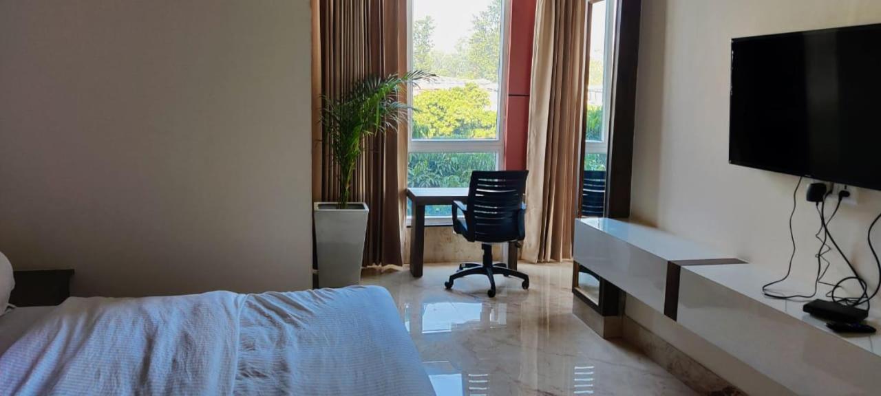 Hotel Maira Дехрадун Екстериор снимка