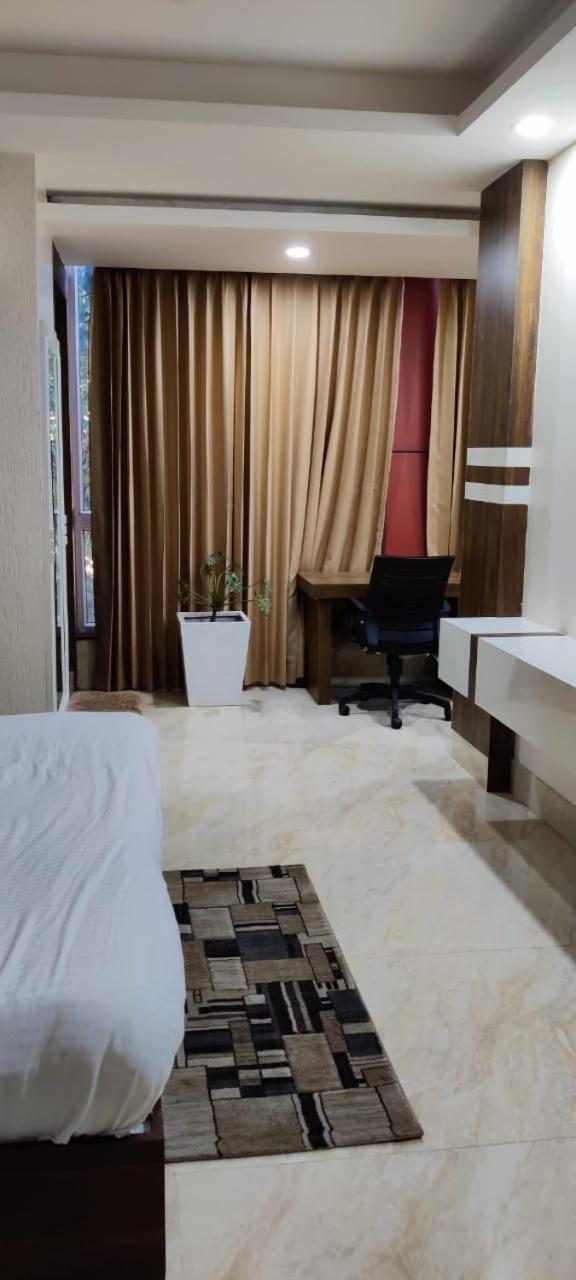 Hotel Maira Дехрадун Екстериор снимка