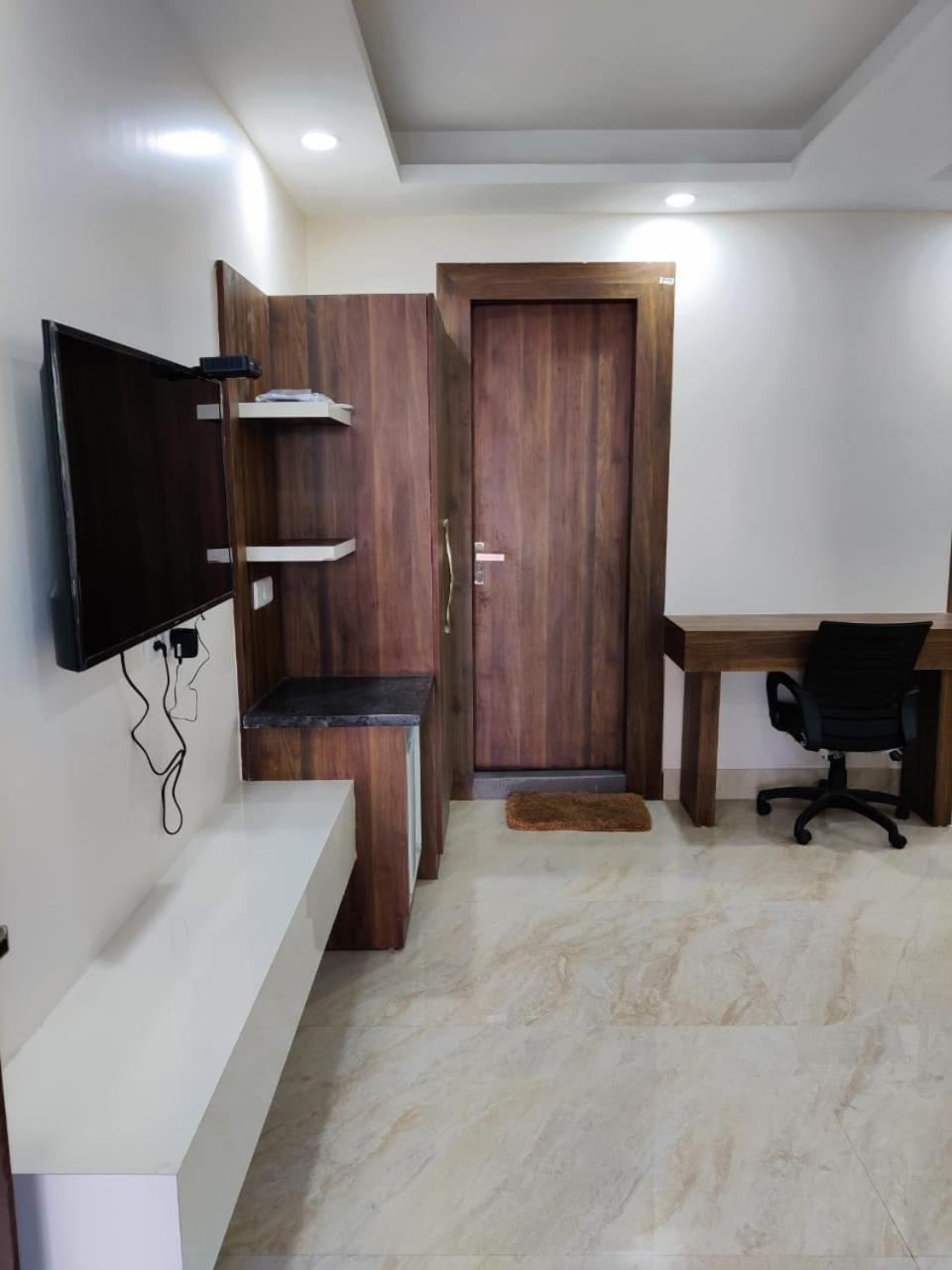 Hotel Maira Дехрадун Екстериор снимка