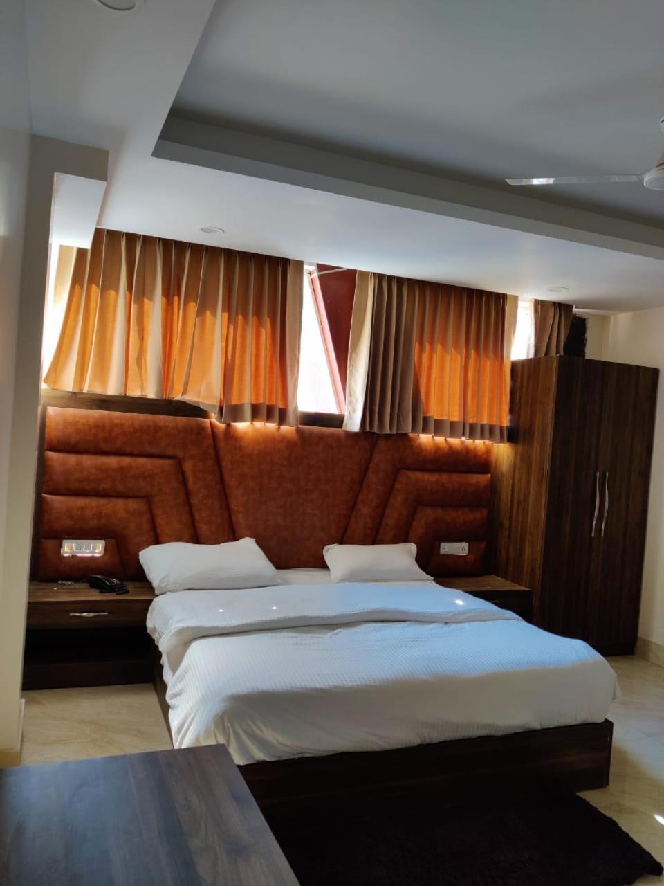 Hotel Maira Дехрадун Екстериор снимка